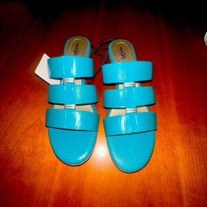 Women's brand is East 5th style is Elsie teal color